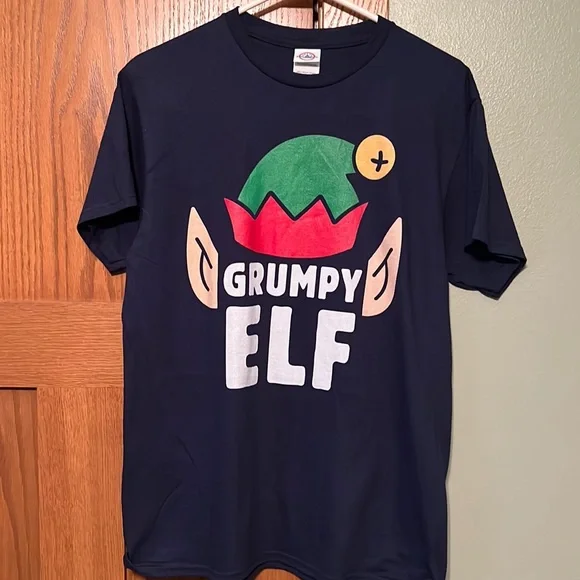 Grumpy Elf Men's Holiday Christmas T-shirt Short Sleeve Size Medium NWOT - Picture 2 of 3